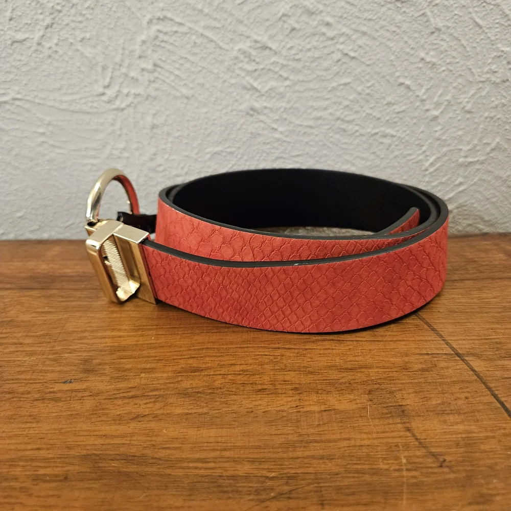Express Belt Reversible‎ Size L Red Black Faux Alligator Embossed Gold Buckle